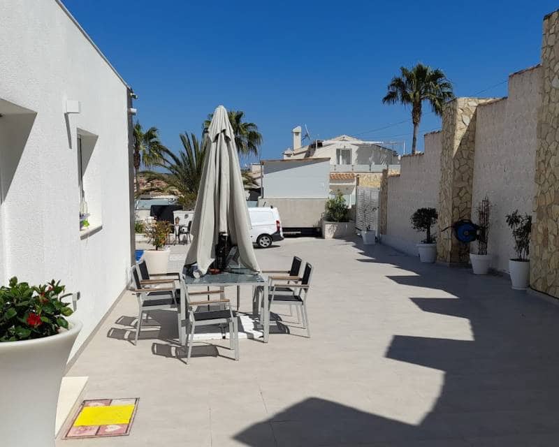 4 bedroom Villa for sale in Ciudad Quesada with pool - € 635,000 (Ref: 10014717)
