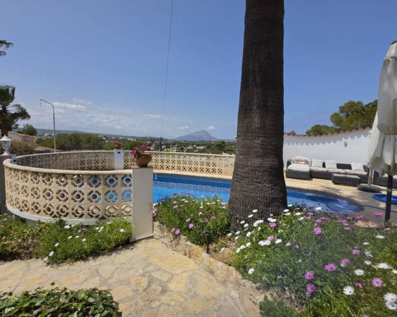 2 slaapkamer Villa te koop in Javea / Xabia met zwembad - € 900.000 (Ref: 10014804)