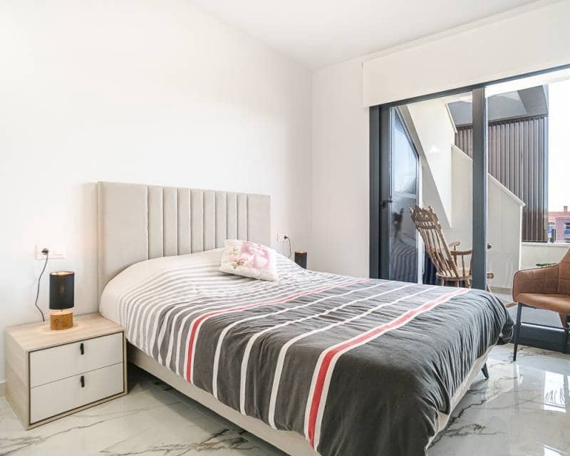 2 sovrum Takvåning till salu i Orihuela Costa med pool - 329 500 € (Ref: 10015929)