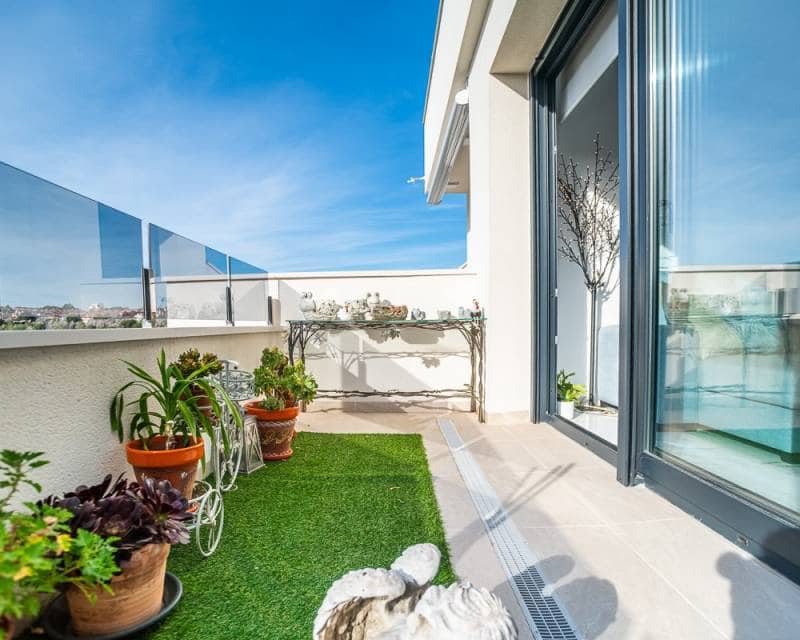2 sovrum Takvåning till salu i Orihuela Costa med pool - 329 500 € (Ref: 10015929)
