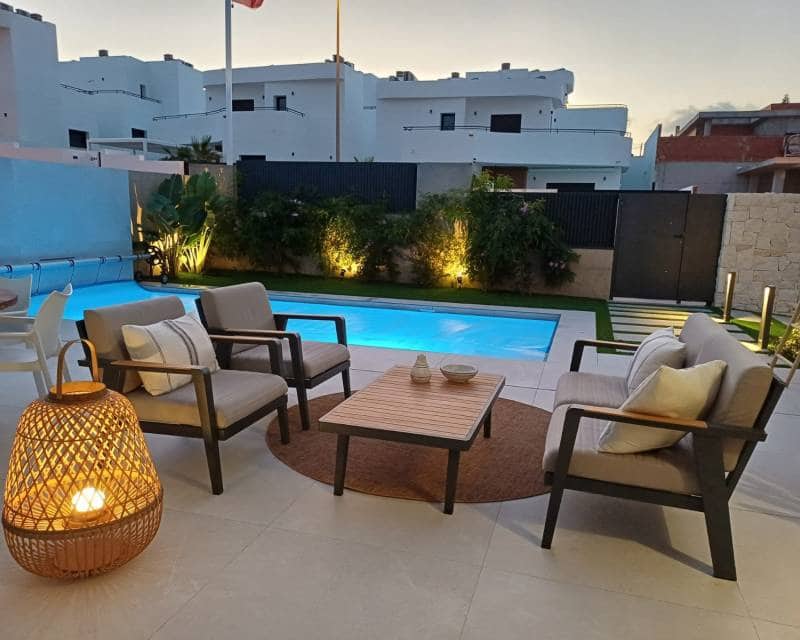 4 Zimmer Villa zu verkaufen in Ciudad Quesada mit Pool - 895.000 € (Ref: 10016577)