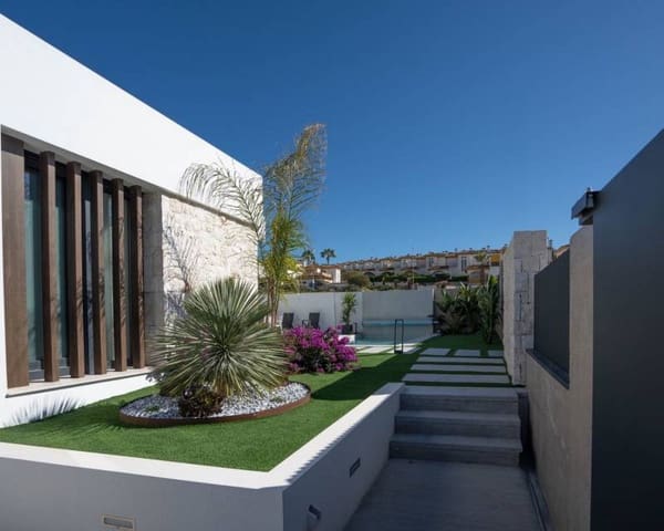 4 Zimmer Villa zu verkaufen in Ciudad Quesada, Rojales mit Pool - 895.000 € (Ref: 10016577)
