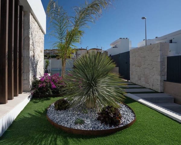 4 Zimmer Villa zu verkaufen in Ciudad Quesada, Rojales mit Pool - 895.000 € (Ref: 10016577)