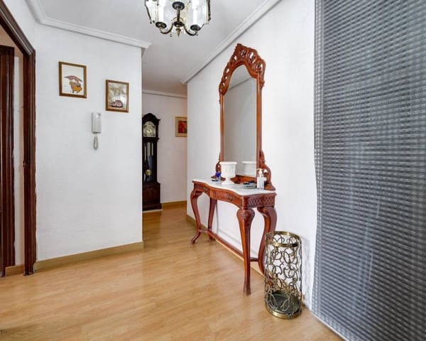 Apartamento de 4 habitaciones en Las Piscinas Naturales, Torrevieja en venta - 195.000 € (Ref: 10016580)