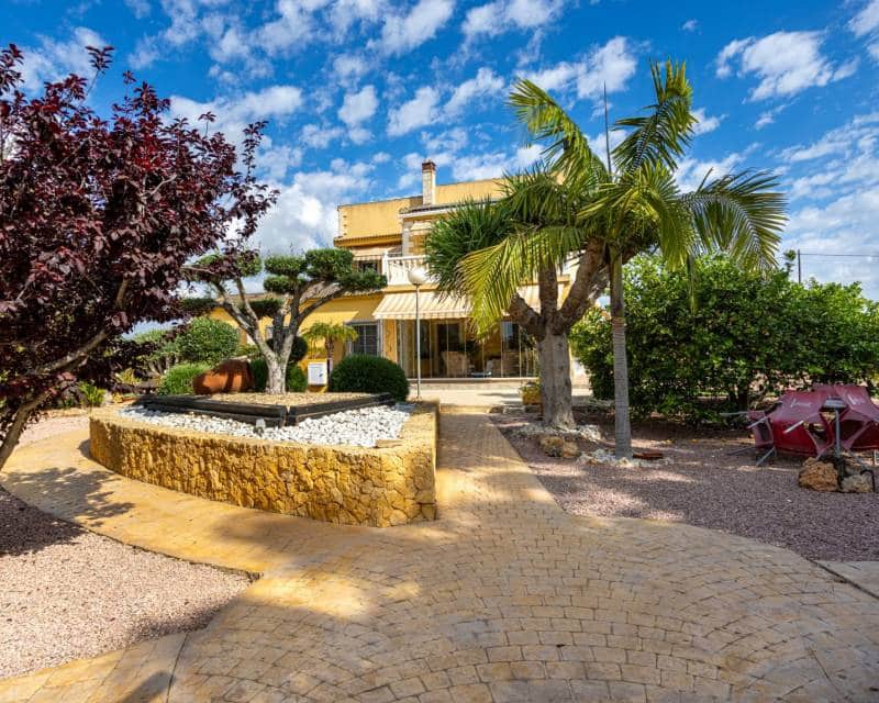 5 Zimmer Villa zu verkaufen in La Hoya mit Pool - 510.000 € (Ref: 10016701)