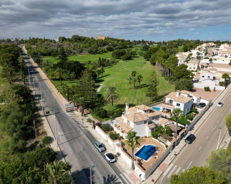 4 Zimmer Villa zu verkaufen in Campoamor mit Pool - 799.900 € (Ref: 10019743)