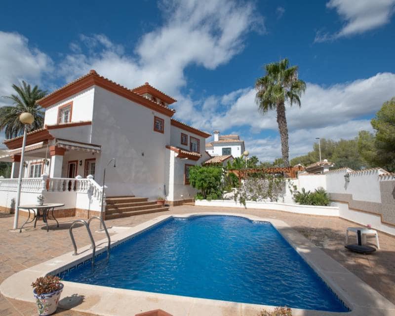 4 Zimmer Villa zu verkaufen in Campoamor mit Pool - 799.900 € (Ref: 10019743)