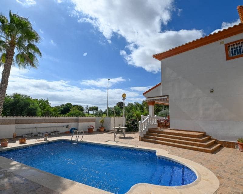 4 Zimmer Villa zu verkaufen in Campoamor mit Pool - 799.900 € (Ref: 10019743)