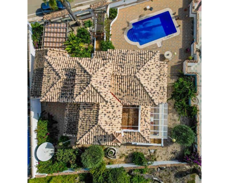 4 Zimmer Villa zu verkaufen in Campoamor mit Pool - 799.900 € (Ref: 10019743)