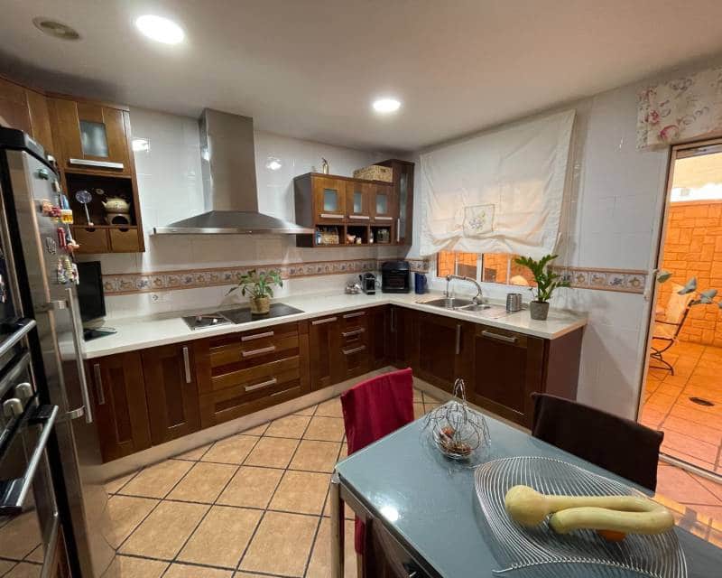 4 bedroom Townhouse for sale in Elche / Elx with pool garage - € 452,000 (Ref: 10021408)
