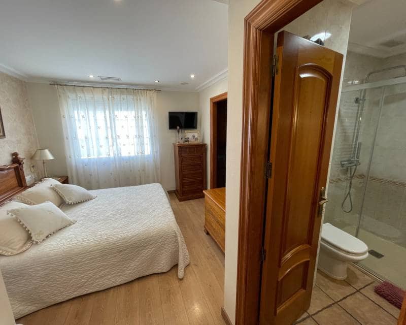 4 bedroom Townhouse for sale in Elche / Elx with pool garage - € 452,000 (Ref: 10021408)