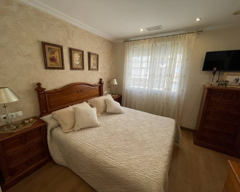 4 bedroom Townhouse for sale in Elche / Elx with pool garage - € 452,000 (Ref: 10021408)