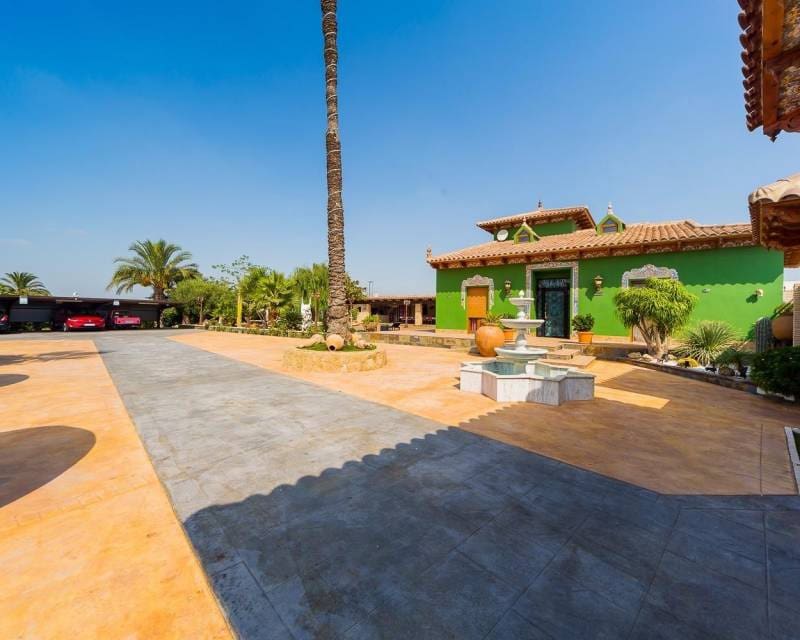 5 bedroom Finca/Country House for sale in Almoradi with pool garage - € 1,300,000 (Ref: 10021578)