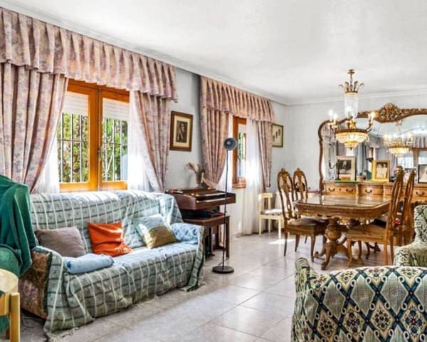 8 quarto Moradia para venda em Los Balcones com piscina - 550 000 € (Ref: 10023175)