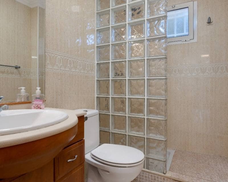 3 soveværelse Lejlighed til salg i Playa Flamenca med swimmingpool - € 339.000 (Ref: 10023177)