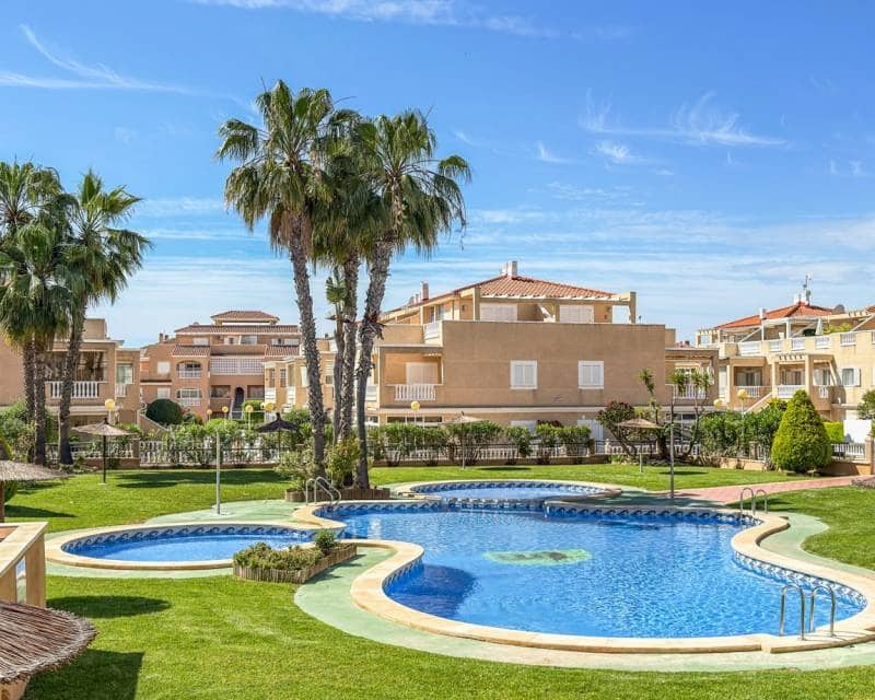 3 soveværelse Lejlighed til salg i Playa Flamenca med swimmingpool - € 339.000 (Ref: 10023177)