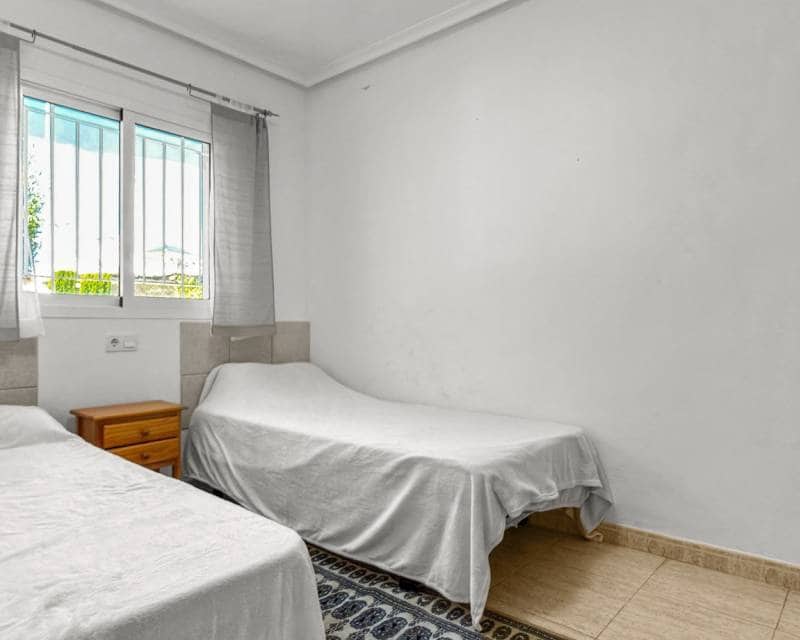 3 soveværelse Lejlighed til salg i Playa Flamenca med swimmingpool - € 339.000 (Ref: 10023177)