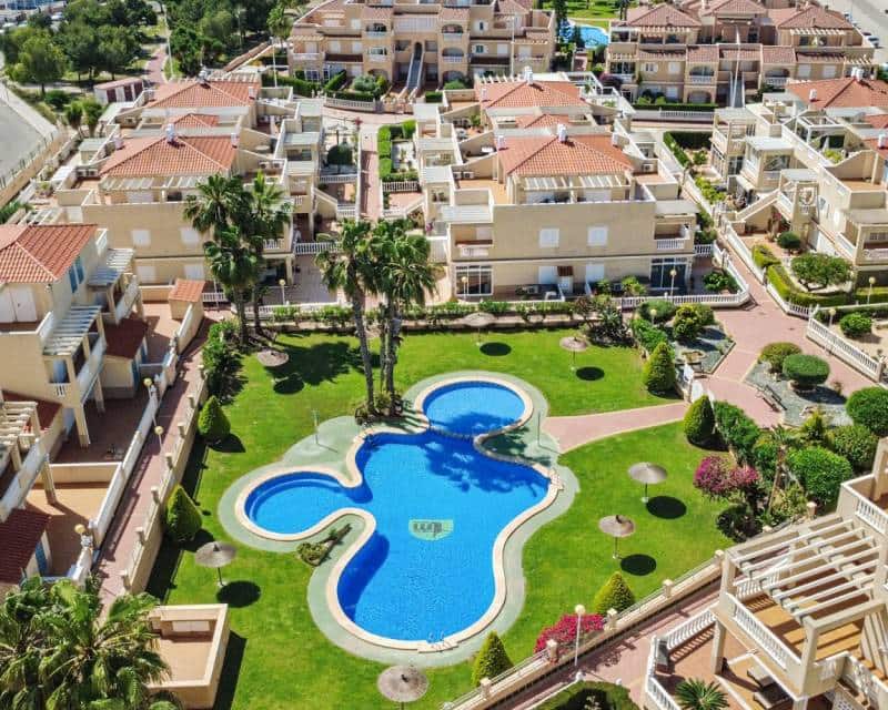 3 soveværelse Lejlighed til salg i Playa Flamenca med swimmingpool - € 339.000 (Ref: 10023177)