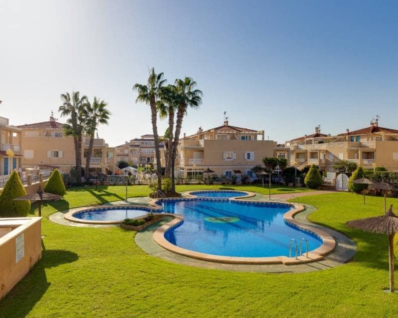 3 soveværelse Lejlighed til salg i Playa Flamenca med swimmingpool - € 339.000 (Ref: 10023177)