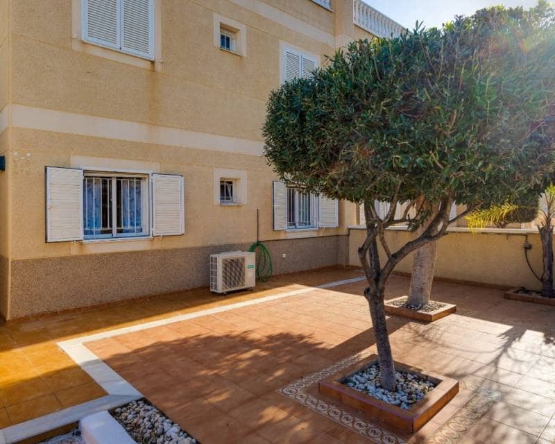 3 soveværelse Lejlighed til salg i Playa Flamenca med swimmingpool - € 339.000 (Ref: 10023177)