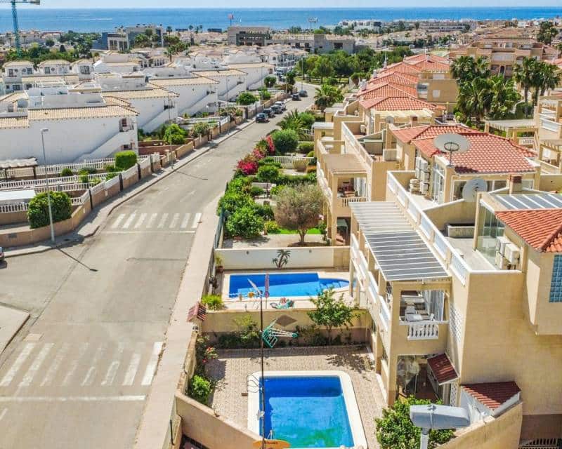 3 soveværelse Lejlighed til salg i Playa Flamenca med swimmingpool - € 339.000 (Ref: 10023177)