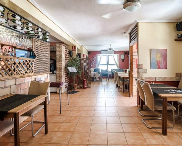 Kaupallinen myytävänä paikassa La Veleta, Torrevieja - 225 000 € (Ref: 10023250)