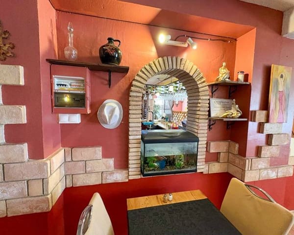 Kaupallinen myytävänä paikassa La Veleta, Torrevieja - 225 000 € (Ref: 10023250)