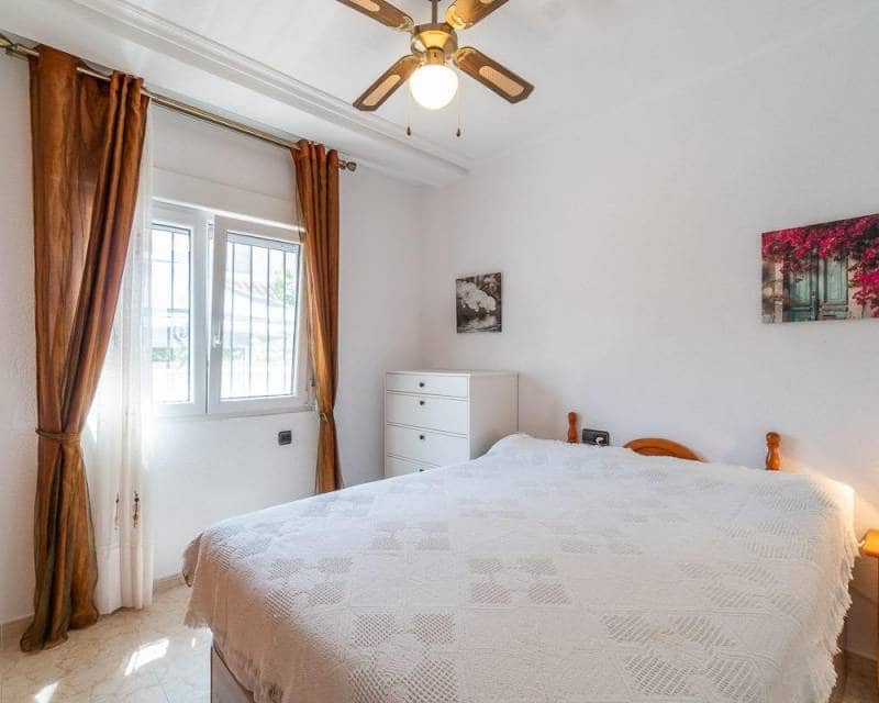 2 bedroom Villa for sale in Playa Flamenca with pool - € 264,000 (Ref: 10024465)