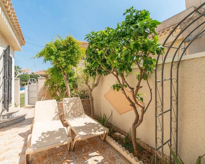 2 bedroom Villa for sale in Playa Flamenca with pool - € 264,000 (Ref: 10024465)