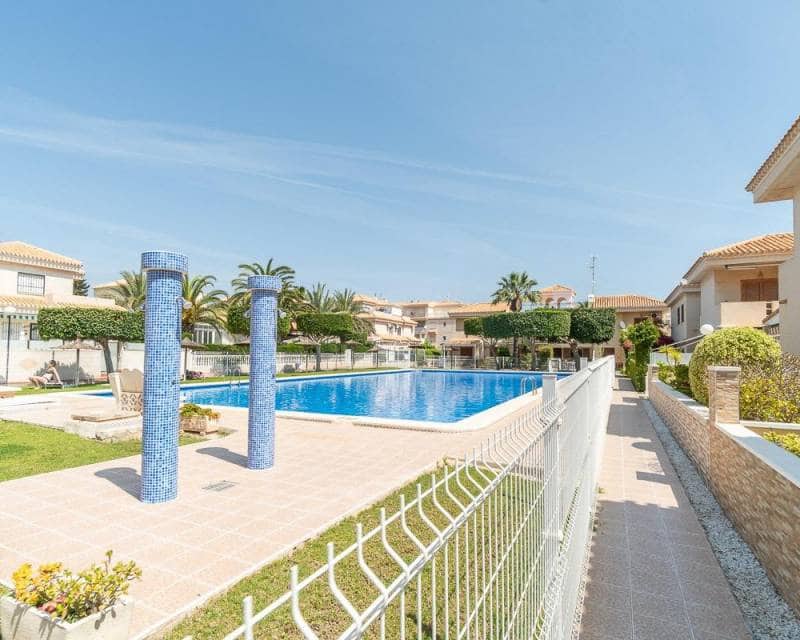 2 bedroom Villa for sale in Playa Flamenca with pool - € 264,000 (Ref: 10024465)