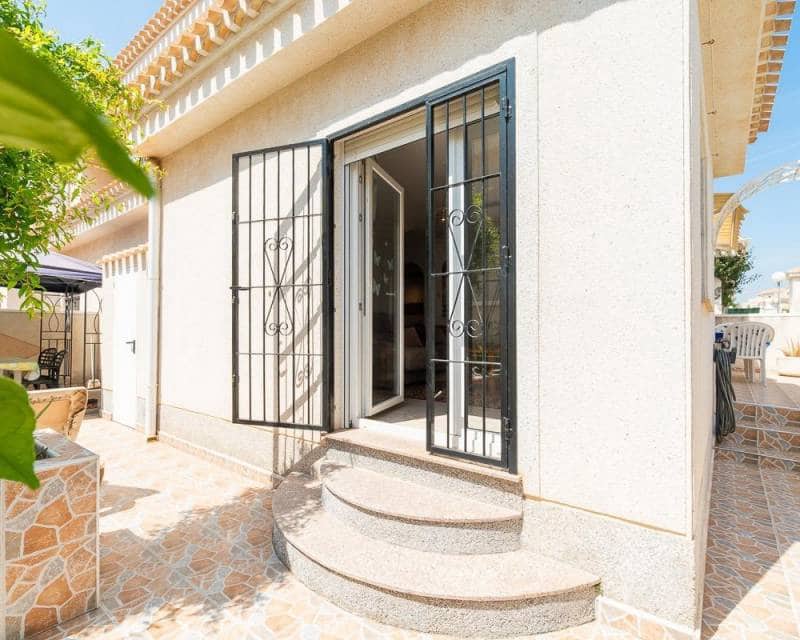 2 bedroom Villa for sale in Playa Flamenca with pool - € 264,000 (Ref: 10024465)