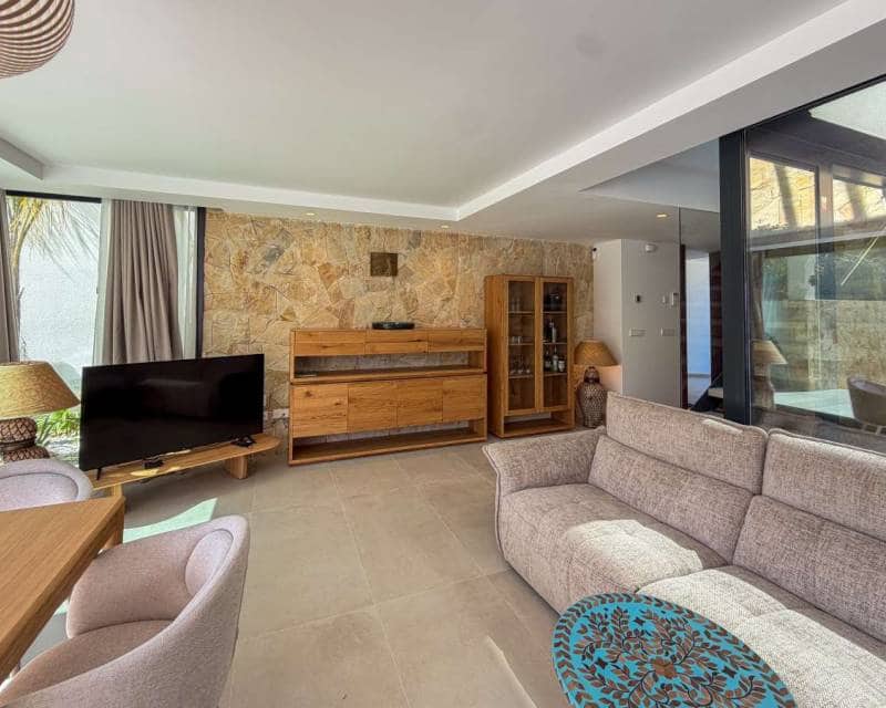 5 slaapkamer Villa te koop in Monforte del Cid met zwembad - € 749.000 (Ref: 10024641)