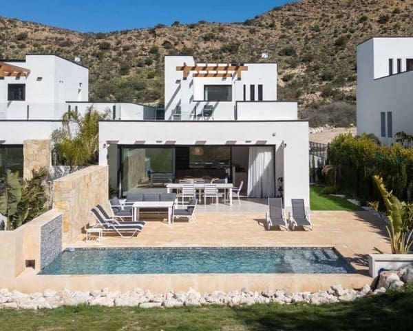 5 Zimmer Villa zu verkaufen in Monforte del Cid mit Pool - 749.000 € (Ref: 10024641)
