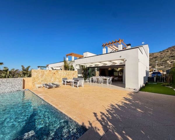 5 Zimmer Villa zu verkaufen in Monforte del Cid mit Pool - 749.000 € (Ref: 10024641)