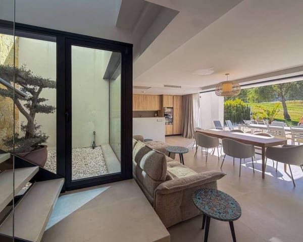 5 Zimmer Villa zu verkaufen in Monforte del Cid mit Pool - 749.000 € (Ref: 10024641)