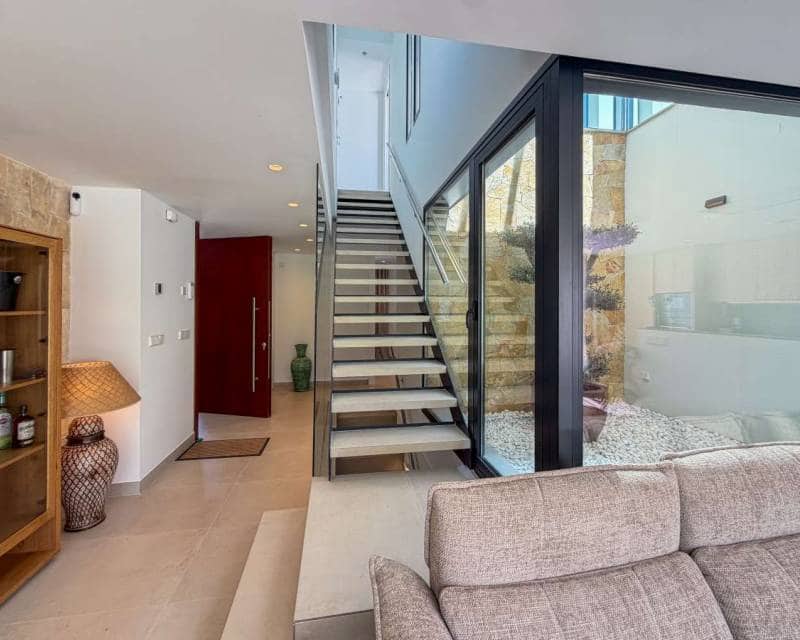 5 slaapkamer Villa te koop in Monforte del Cid met zwembad - € 749.000 (Ref: 10024641)