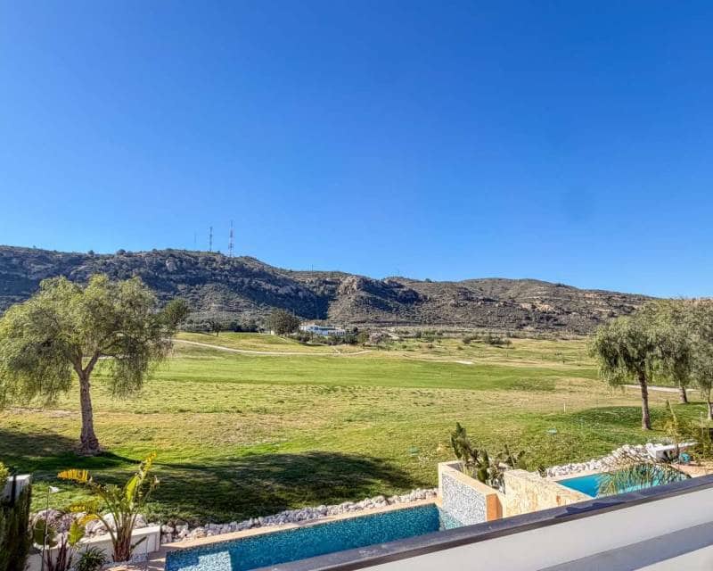 5 slaapkamer Villa te koop in Monforte del Cid met zwembad - € 749.000 (Ref: 10024641)