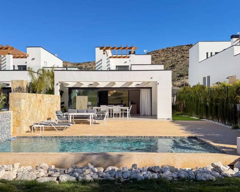 5 slaapkamer Villa te koop in Monforte del Cid met zwembad - € 749.000 (Ref: 10024641)