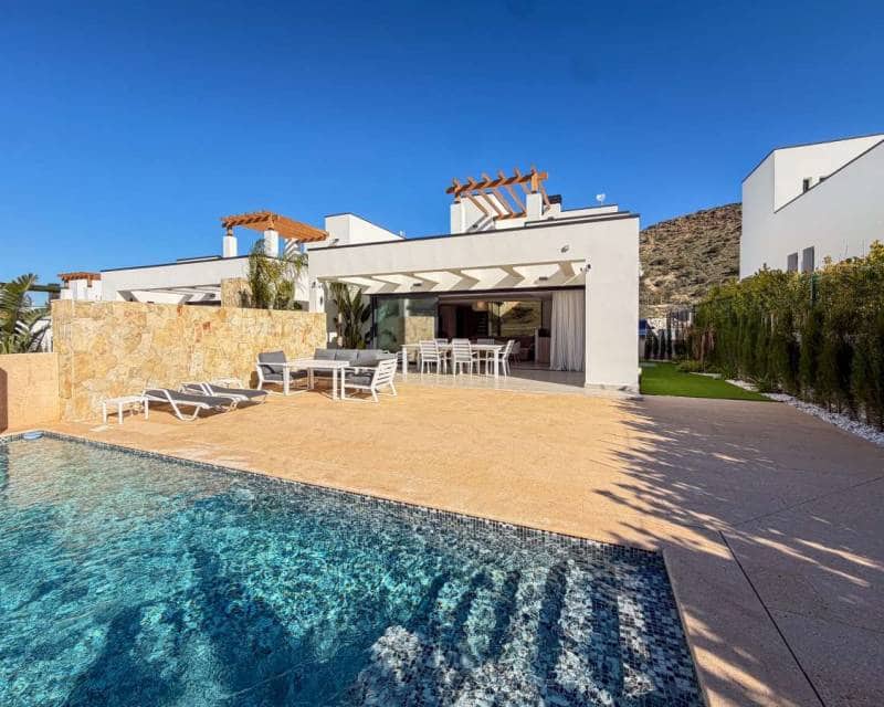 5 slaapkamer Villa te koop in Monforte del Cid met zwembad - € 749.000 (Ref: 10024641)