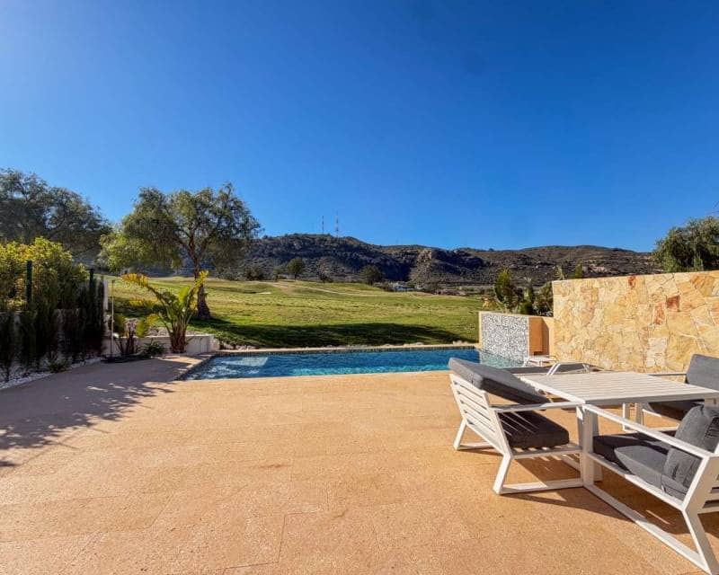 5 slaapkamer Villa te koop in Monforte del Cid met zwembad - € 749.000 (Ref: 10024641)