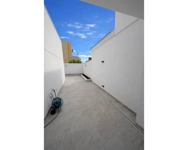 3 quarto Moradia para venda em La Siesta, Torrevieja com piscina - 470 000 € (Ref: 10024642)