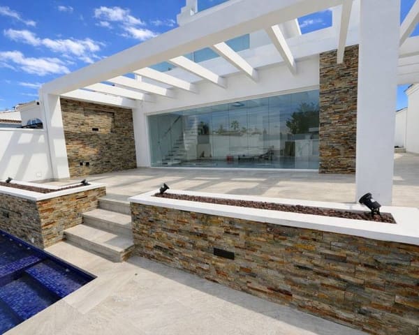 3 quarto Moradia para venda em La Siesta, Torrevieja com piscina - 470 000 € (Ref: 10024642)