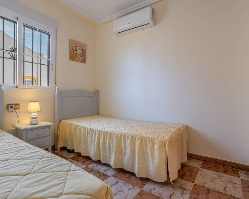 2 chambre Villa/Maison Semi-Mitoyenne à vendre à Orihuela Costa avec piscine - 239 000 € (Ref: 10024724)