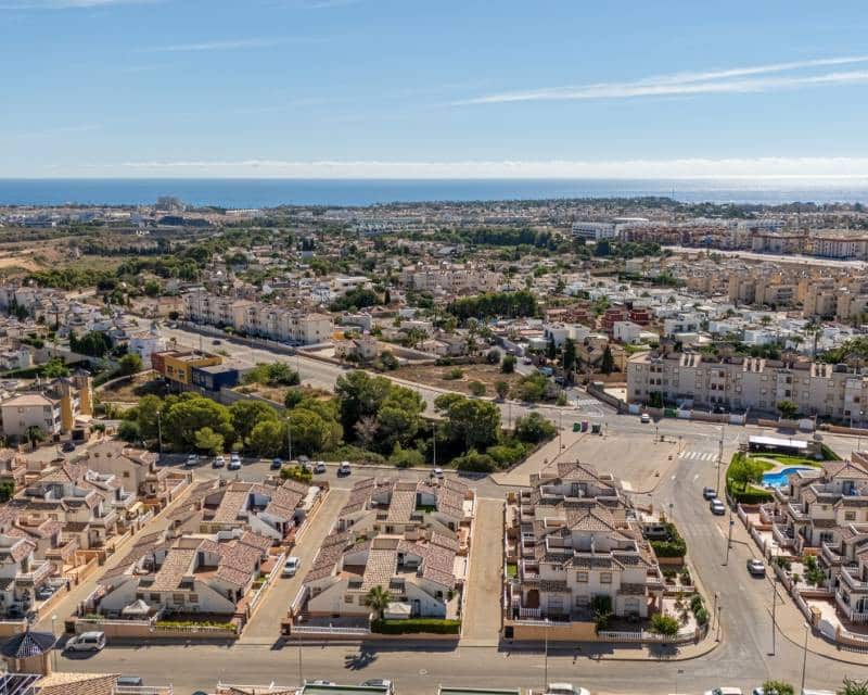 2 chambre Villa/Maison Semi-Mitoyenne à vendre à Orihuela Costa avec piscine - 239 000 € (Ref: 10024724)