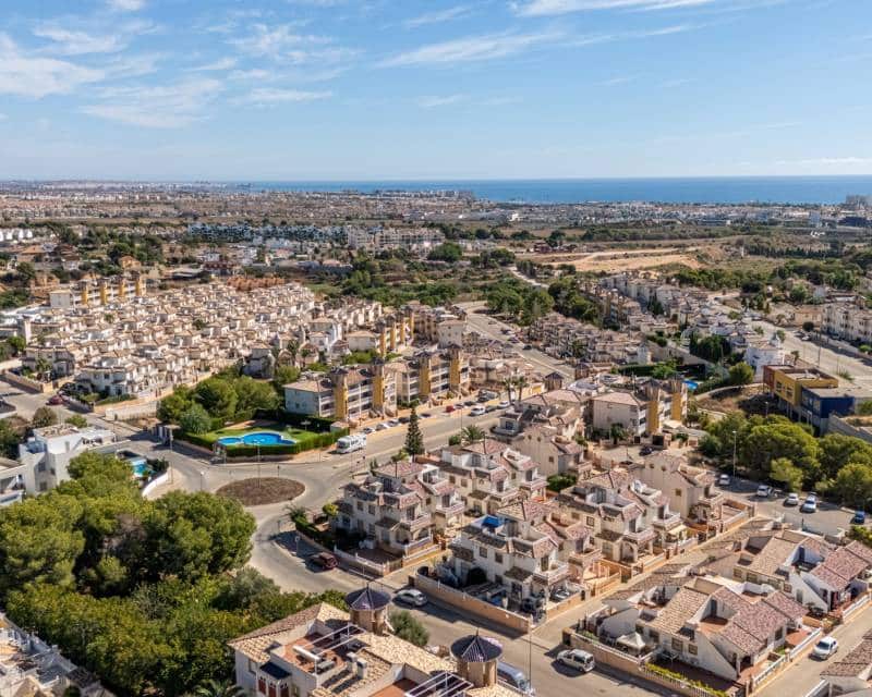 2 chambre Villa/Maison Semi-Mitoyenne à vendre à Orihuela Costa avec piscine - 239 000 € (Ref: 10024724)