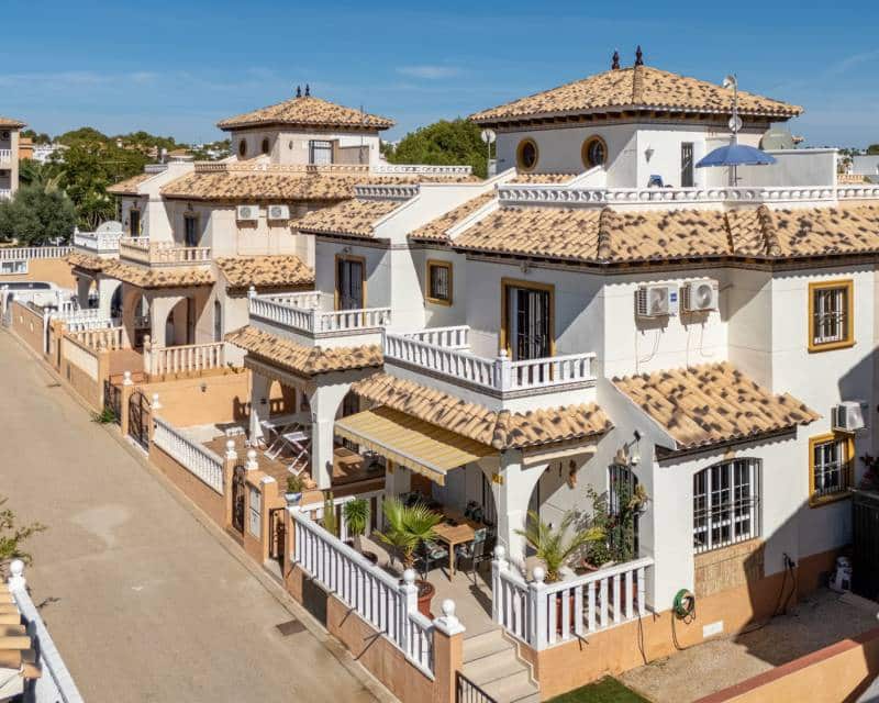 2 chambre Villa/Maison Semi-Mitoyenne à vendre à Orihuela Costa avec piscine - 239 000 € (Ref: 10024724)