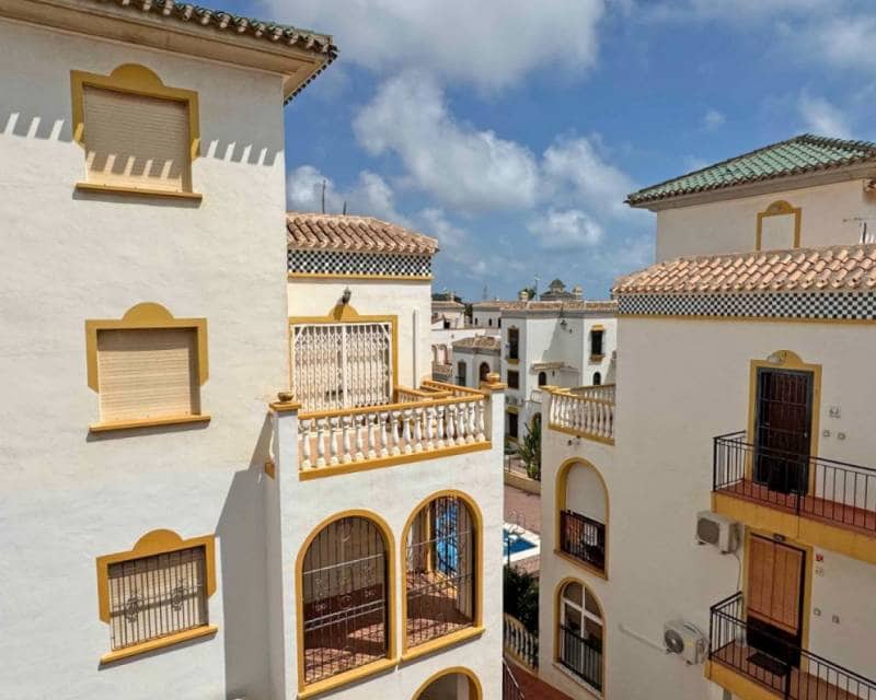 3 slaapkamer Appartement te koop in La Mata met zwembad - € 269.000 (Ref: 10024922)