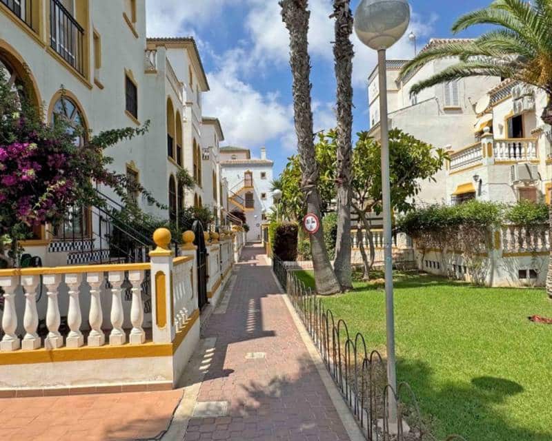 3 slaapkamer Appartement te koop in La Mata met zwembad - € 269.000 (Ref: 10024922)