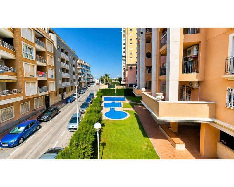 Apartamento de 3 habitaciones en Torrevieja en venta con piscina - 255.000 € (Ref: 10024924)