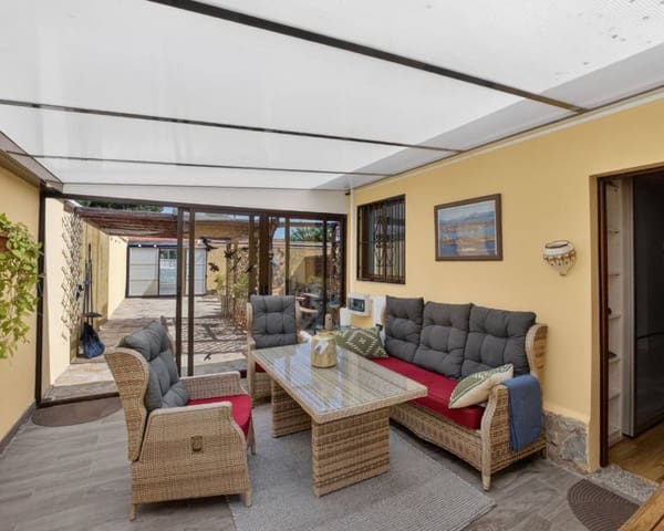 3 bedroom Villa for sale in Aguas Nuevas, Torrevieja with pool - € 496,000 (Ref: 10026213)